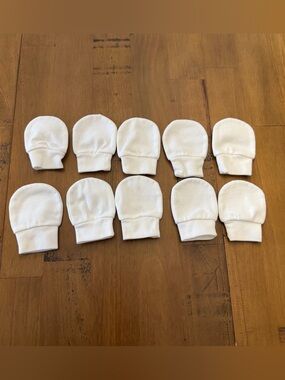 ✨ Set of White Baby Mittens - 10 Pack ✨